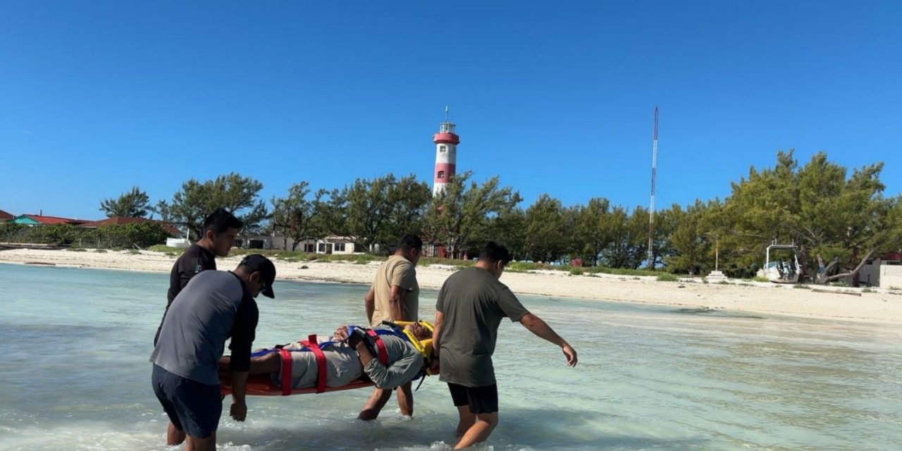 Personal Naval realiza evacuación médica de un tripulante en inmediaciones de Isla Pérez, Yucatán