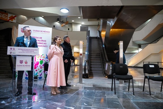 Clara Brugada entrega 20 nuevas escaleras eléctricas del Metro; la meta es renovar 120 para 2030
