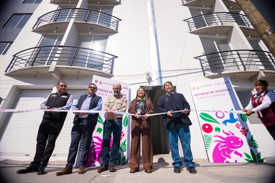 Clara Brugada encabeza entrega de 107 viviendas en beneficio de 436 personas
