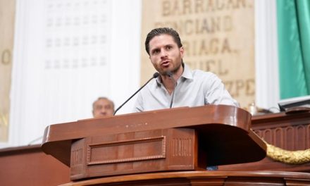 Freno a propaganda política en mobiliario urbano