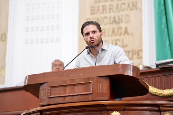 Freno a propaganda política en mobiliario urbano