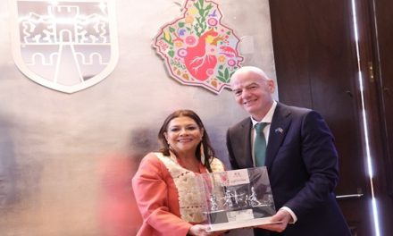 Con el objetivo de fortalecer la coordinación rumbo al mundial de futbol 2026, Clara Brugada se reúne con el presidente de la FIFA