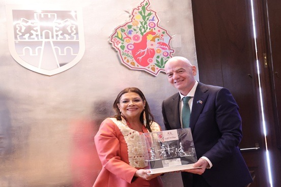 Con el objetivo de fortalecer la coordinación rumbo al mundial de futbol 2026, Clara Brugada se reúne con el presidente de la FIFA