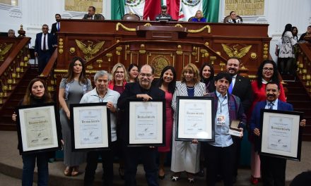 Reciben nueve personas y organizaciones “Medalla al Mérito a la Salud”
